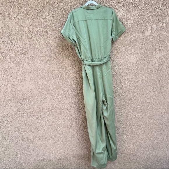UNTUCKit Jumpsuit  Woman’s size large earthy‎ green minimalist - Picture 5 of 15